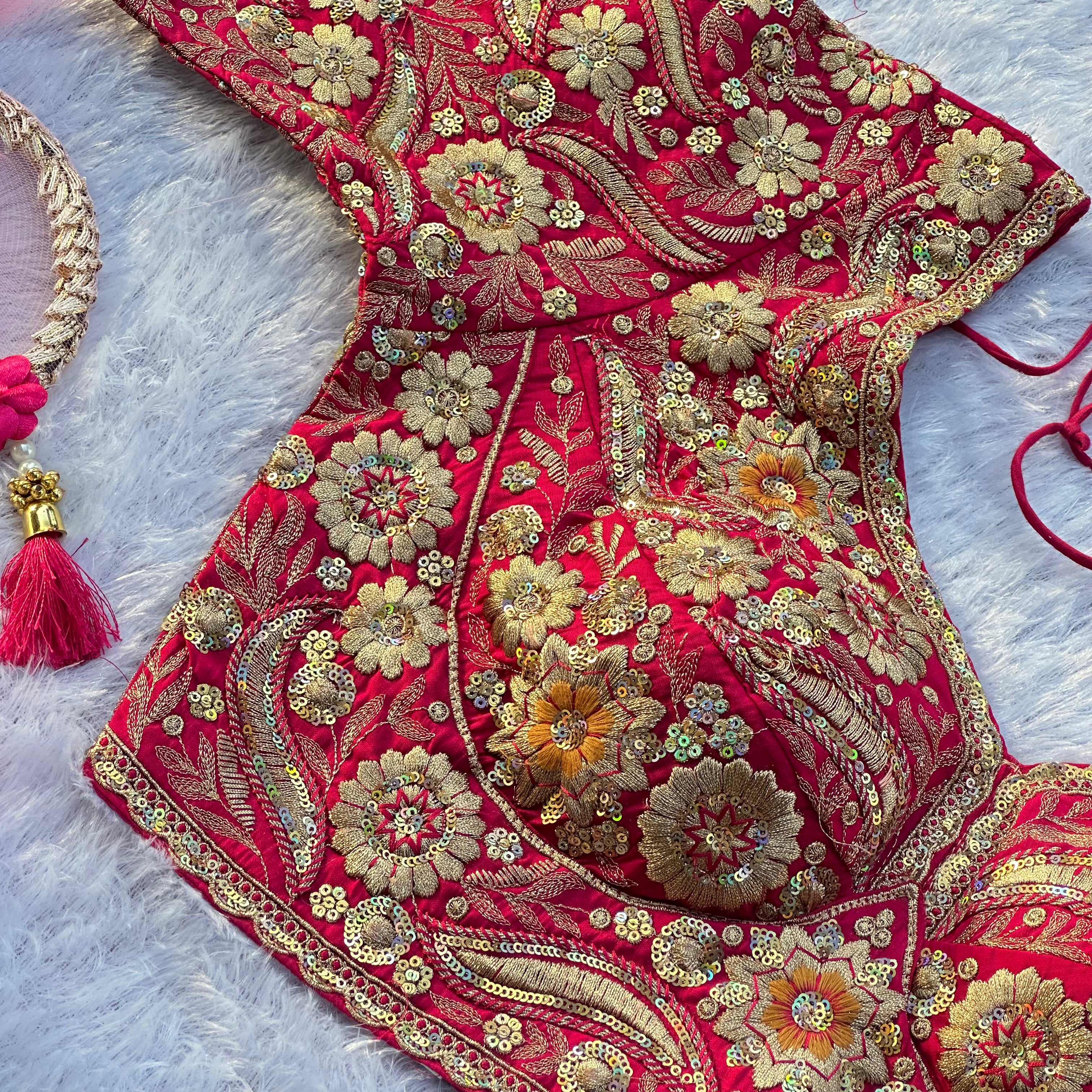 EXQUISITE SABYASACHI STYLE DESIGNER BLOUSE WITH HEAVY HAND EMBROIDERY